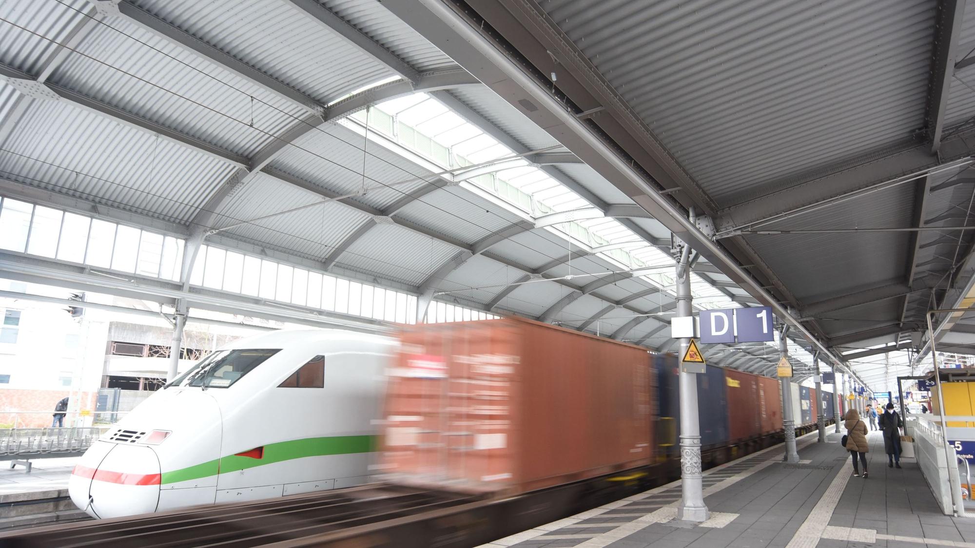Das Bild zeigt den Bonner Hauptbahnhof. Foto: Alexander Schwaiger