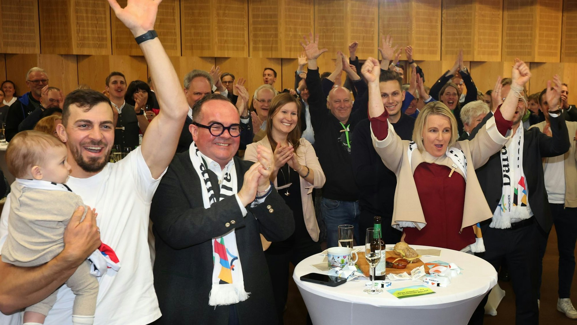 Jubel bei den Olympia-Befürwortern: München sagt Ja zu einer Bewerbung.