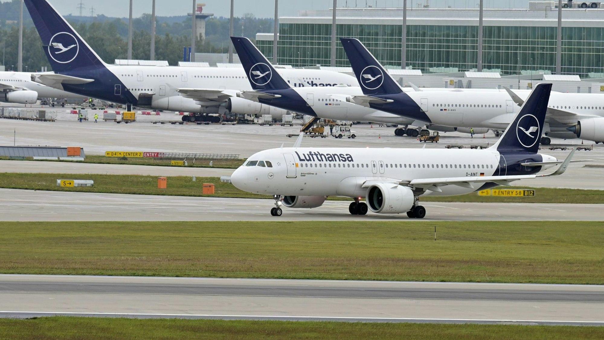 Flugzeug muss wegen «renitentem Passagier» Notlanden. (Archivbild)