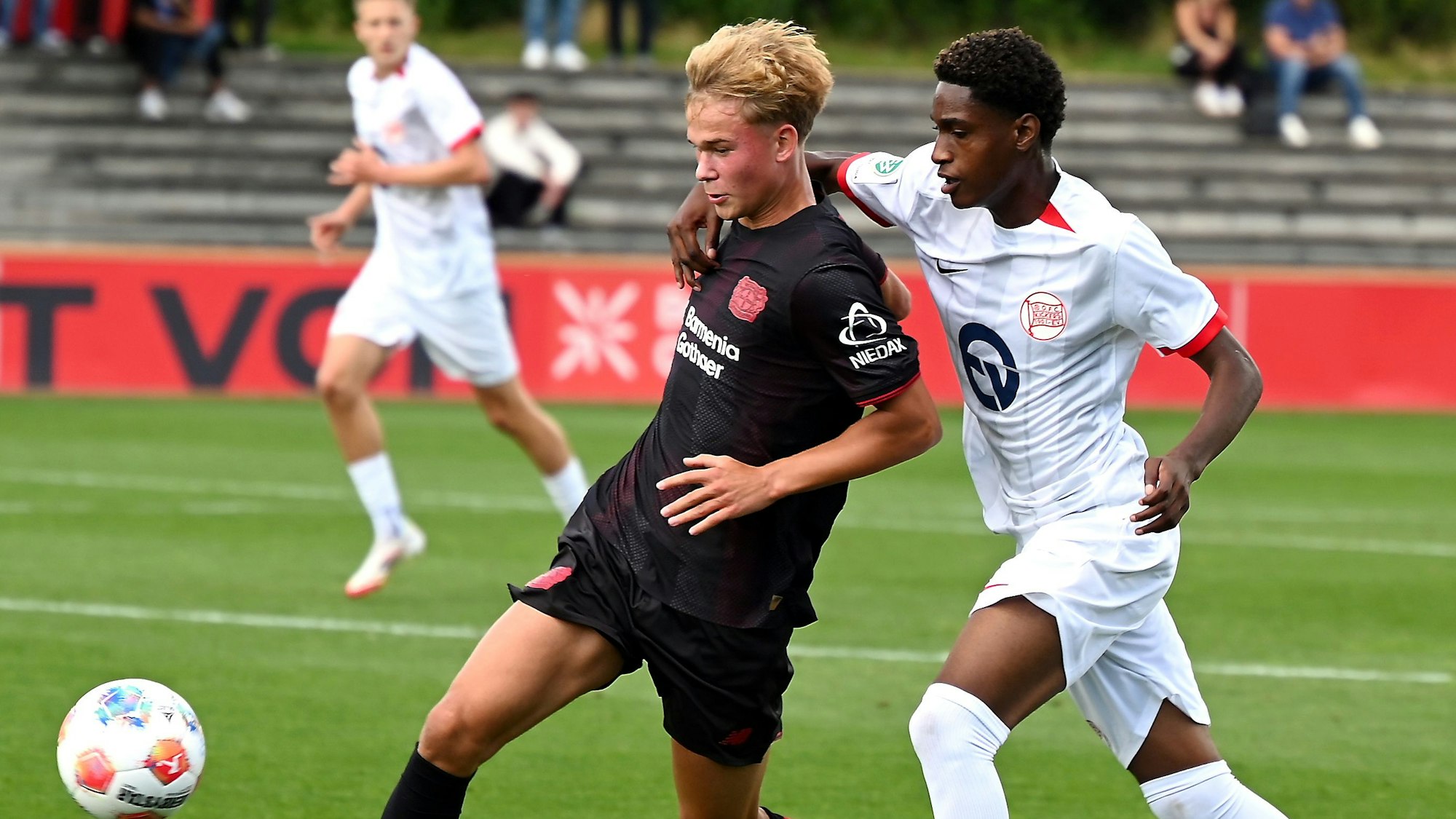 30.08.2025, Fiussball-U17-Bayer 04-Offenbach
links: Andrii Hamzyk (Bayer)
Foto: Uli Herhaus