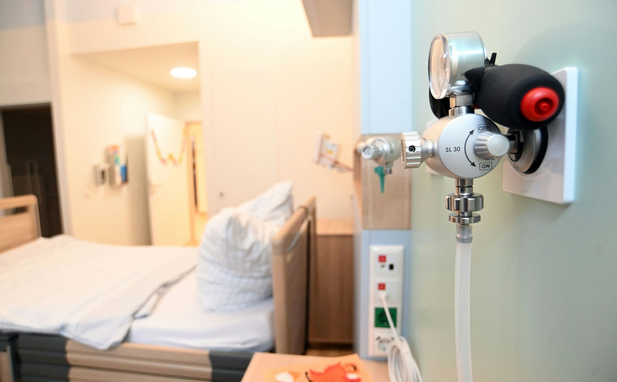 Die Einrichtung bietet sechs Einzelzimmer mit je einem Bett.