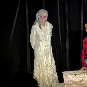 Von Krankenhausdramen über Beziehungskomödien bis hin zu Dostojewski – sechs kurze Stücke, inszeniert von Ensemblemitgliedern und Gästen, begeistern ein ausverkauftes Haus.