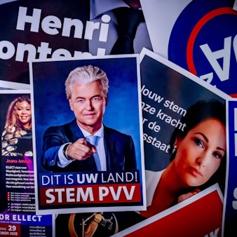 Wahlplakate in den Niederlanden: Am Mittwoch könnte Rechtspopulist Gerd Wilders mit seiner Partei stärkste Kraft wählen. . /Robin Utrecht