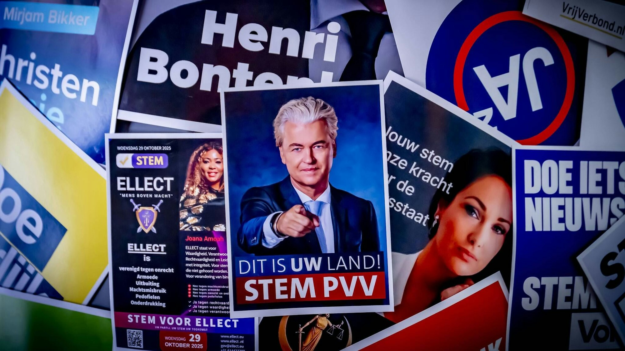 Wahlplakate in den Niederlanden: Am Mittwoch könnte Rechtspopulist Gerd Wilders mit seiner Partei stärkste Kraft wählen. . /Robin Utrecht