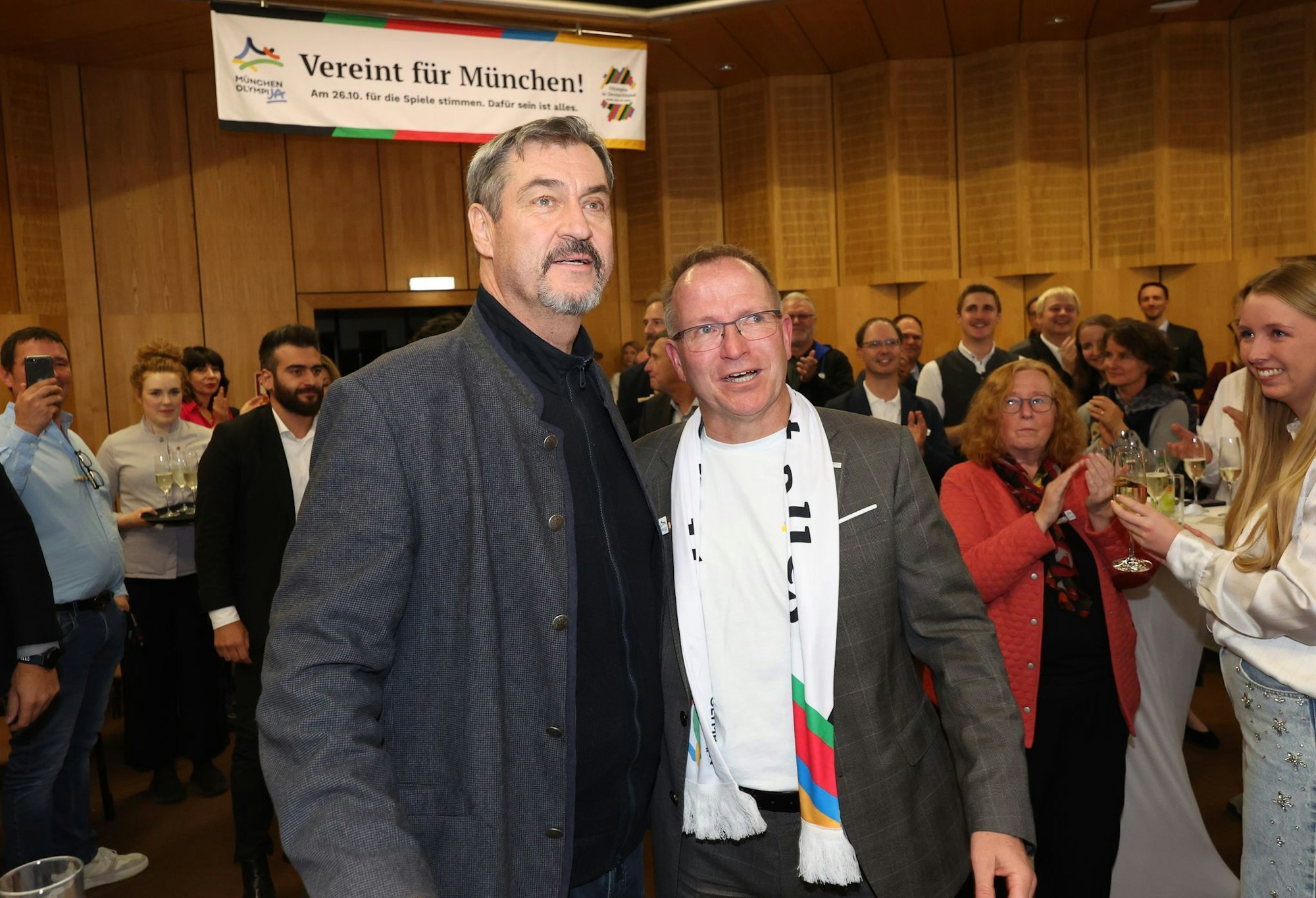 Ministerpräsident Markus Söder (l) und Landes-Sportverbandschef Jörg Ammon sehen Münchens Bewerbung international mit den besten Chancen.