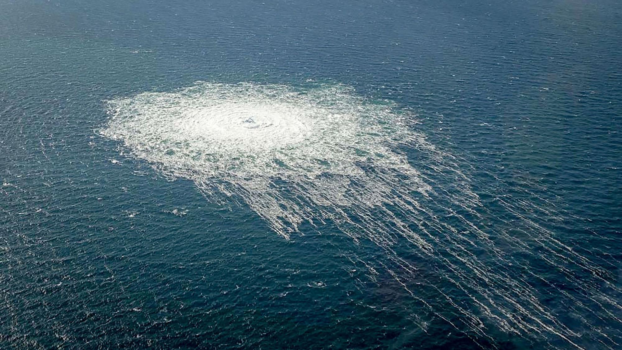 (FILES) This handout picture released on September 27, 2022 by the Danish Defence Command shows the gas leak at the Nord Stream 2 gas pipeline as it is seen from the Danish Defence's F-16 rejection response off the Danish Baltic island of Bornholm, south of Dueodde. An Italian court once again on October 27, 2025 ruled that a Ukrainian held since August 2025 for allegedly sabotaging the Nord Stream gas pipelines could be extradited to Germany, his lawyer said. (Photo by Handout / DANISH DEFENCE / AFP) / RESTRICTED TO EDITORIAL USE - MANDATORY CREDIT "AFP PHOTO / DANISH DEFENCE " - NO MARKETING - NO ADVERTISING CAMPAIGNS - DISTRIBUTED AS A SERVICE TO CLIENTS