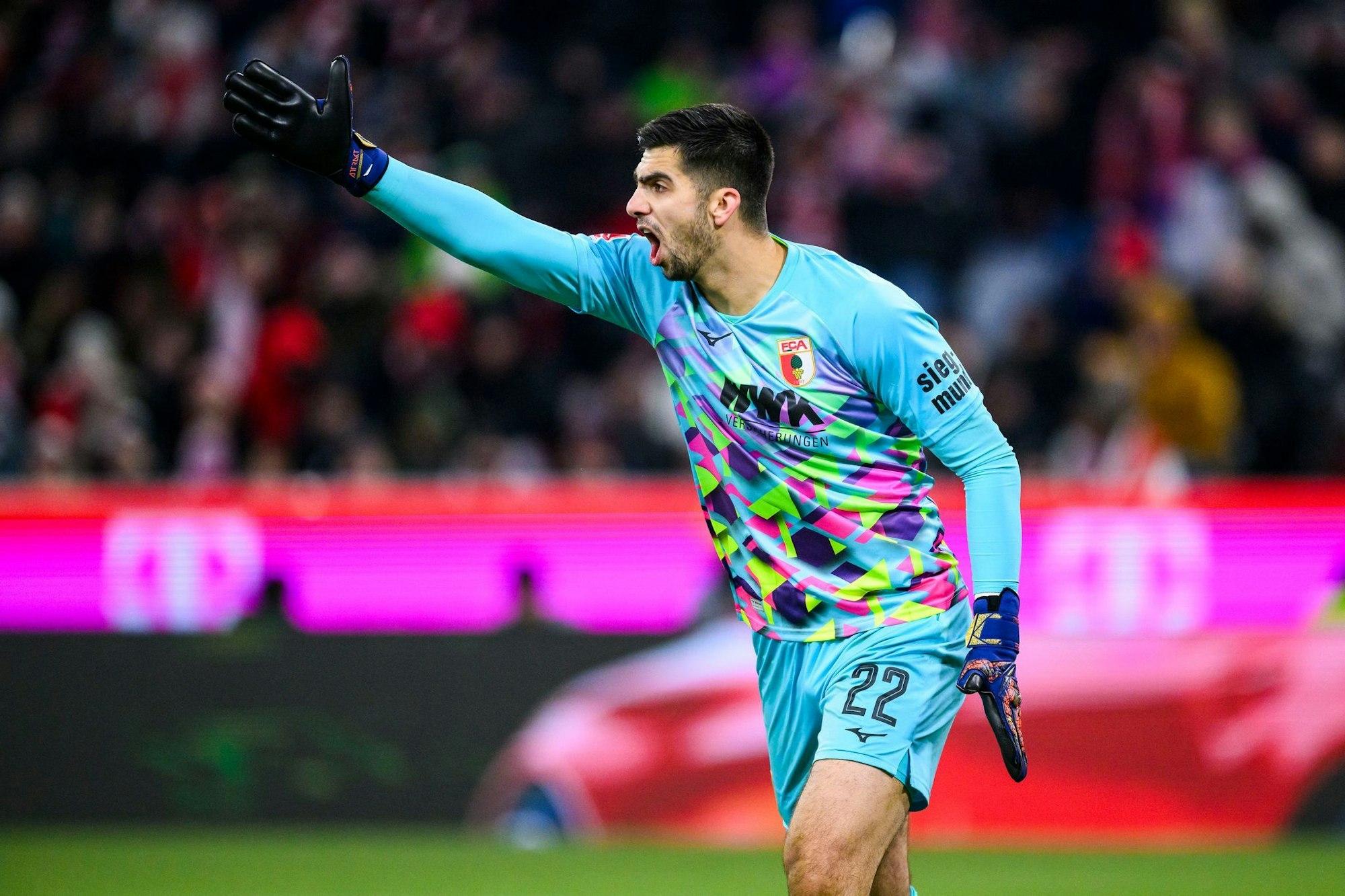 Nediljko Labrovic steht im DFB-Pokal im Augsburger Tor (Archivfoto)