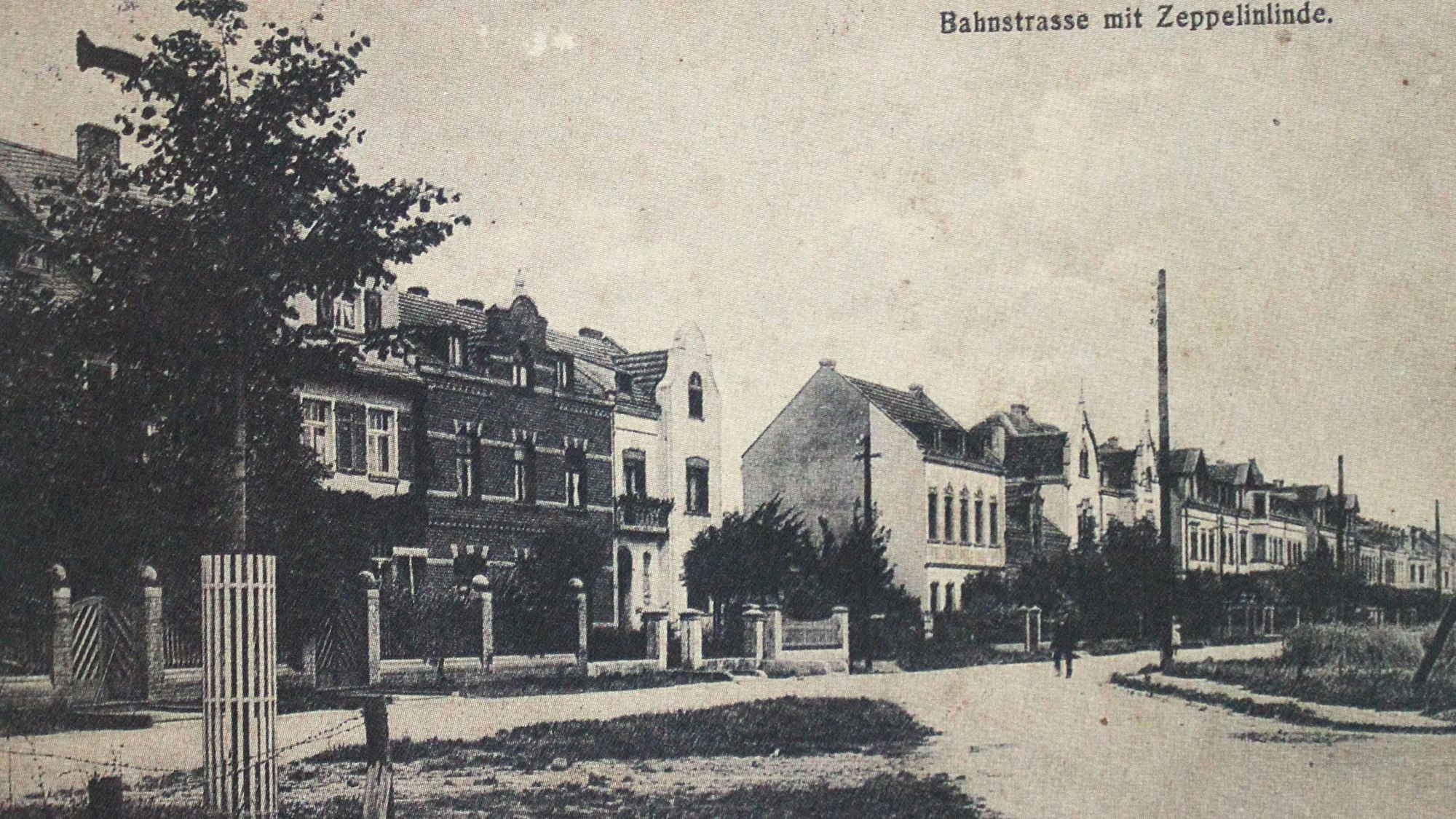 1909 war die Bahnstraße noch ein Feldweg und die „Zeppelin-Linde“ ein kleines Bäumchen in Weiden.