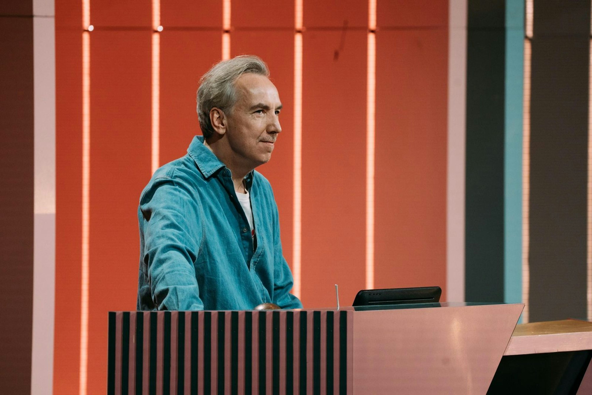 Gut drauf: Musiker Olli Schulz. (Bild: Joyn / Julian Mathieu)