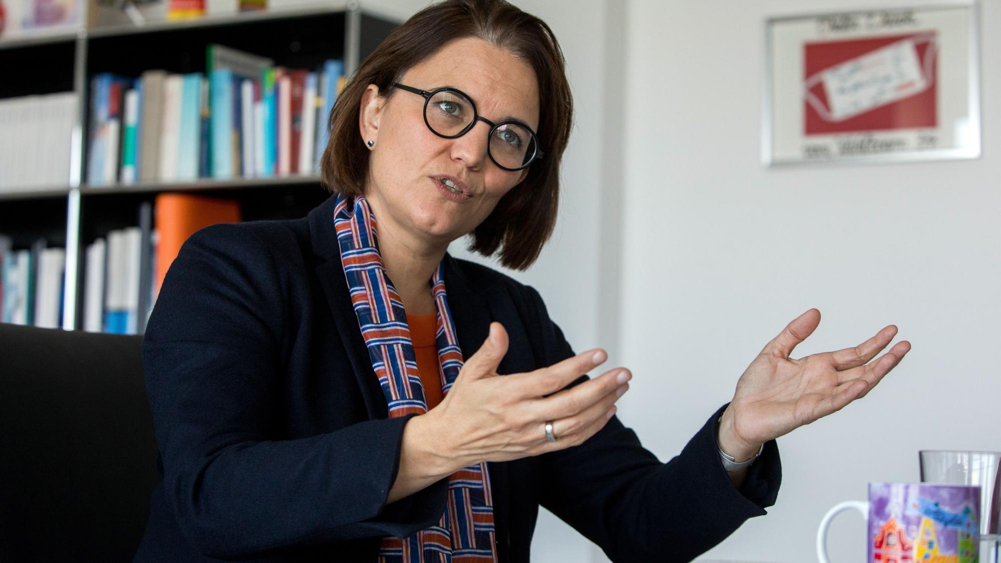 Stadtkämmerin Dörte Diemert will einen Ratsbeschluss umsetzen.