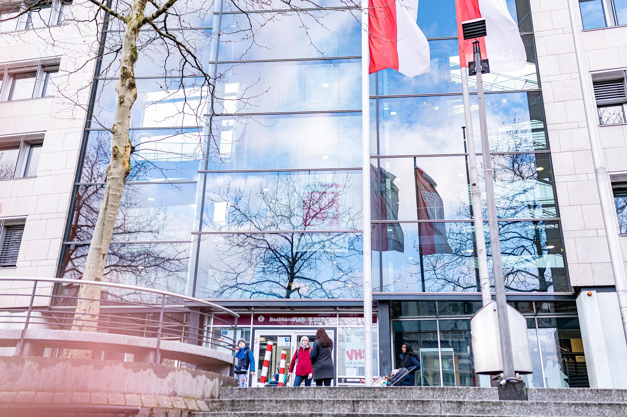 Außenansicht des Mülheimer Bezirksrathauses
