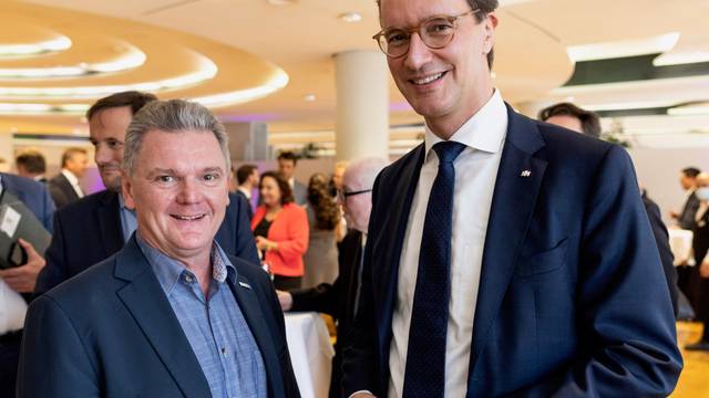 LSB-Chef Stefan Klett (links) mit NRW-Ministerpräsident Hendrik Wüst.
