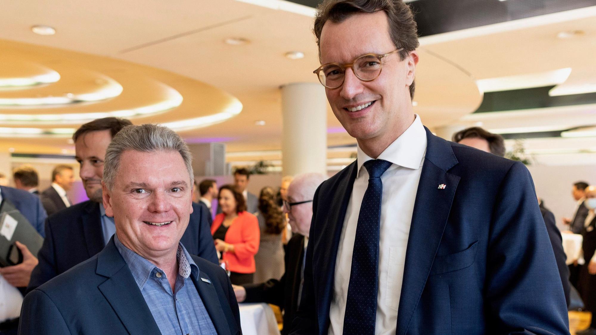 LSB-Chef Stefan Klett (links) mit NRW-Ministerpräsident Hendrik Wüst.