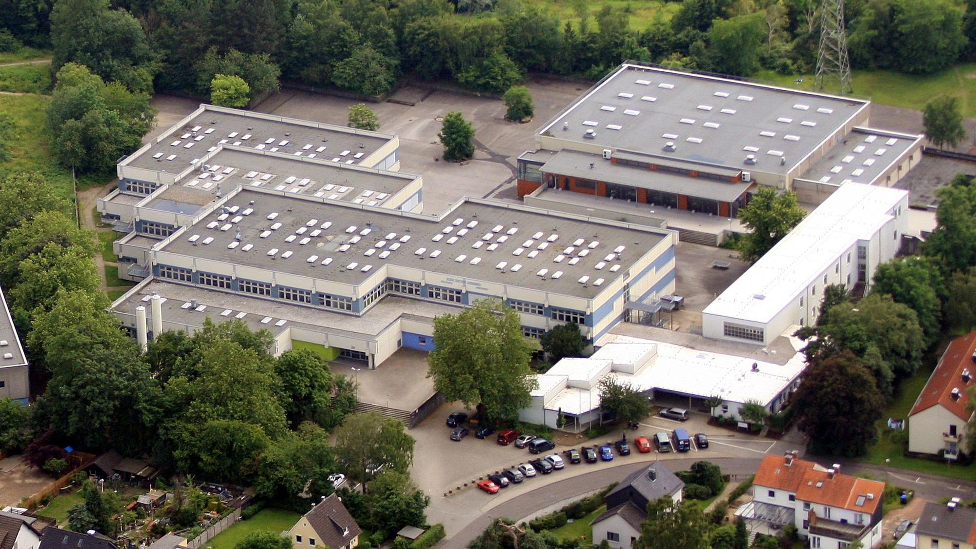 Zu sehen ist eine Luftbildaufnahme der Nelson-Mandela-Gesamtschule.