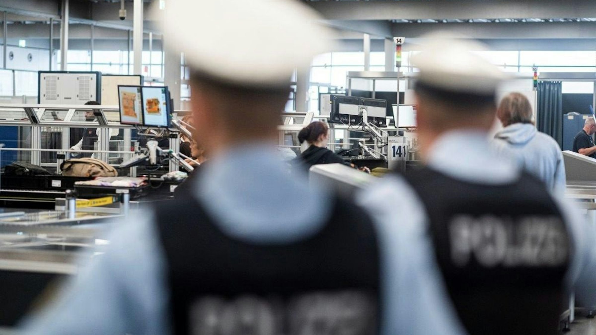 Sicherheitskontrolle am Flughafen Köln/Bonn (Symbolbild)