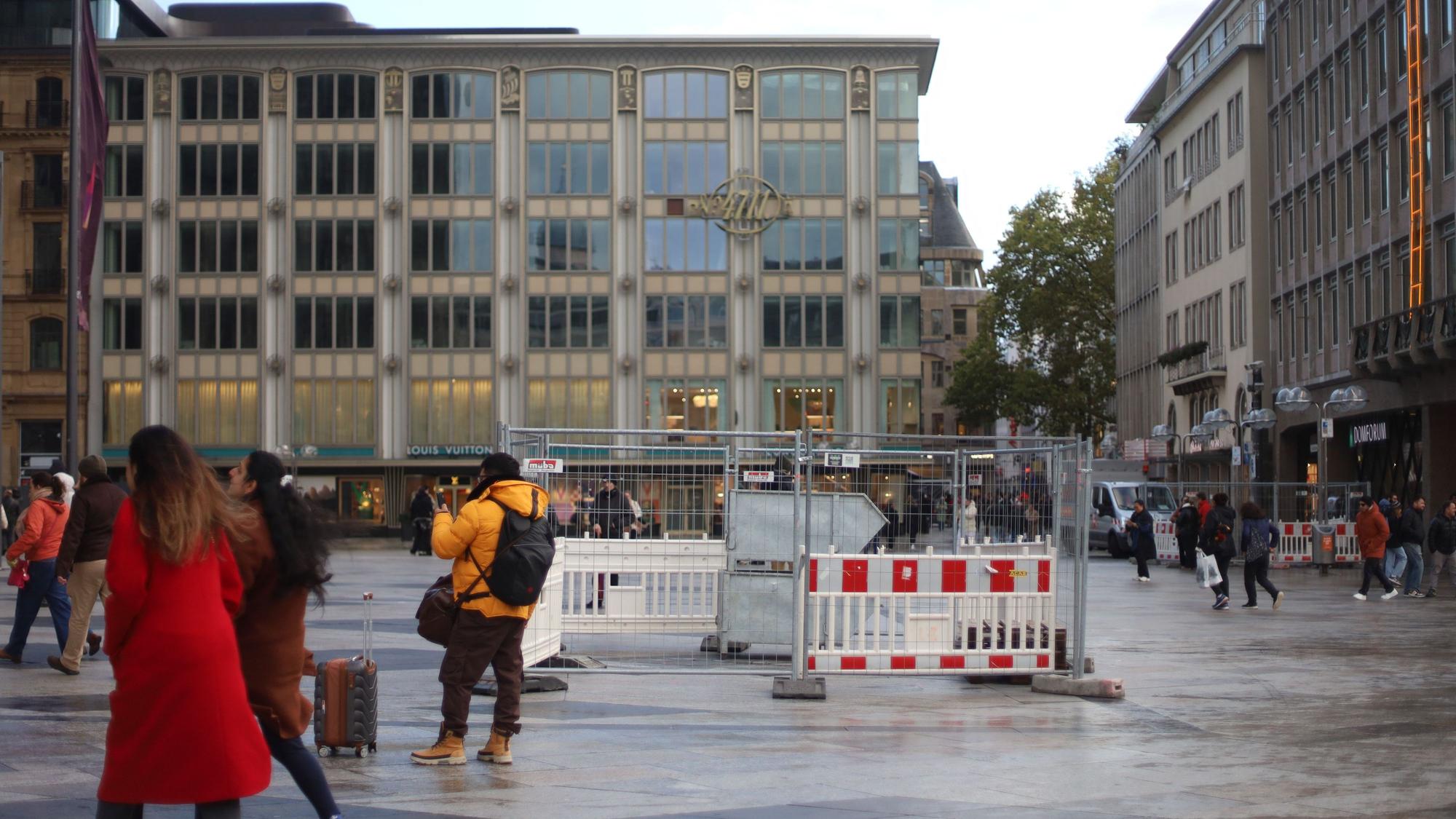 Die Stadt führt weitere Arbeiten im Vorfeld der Betonsanierung der Tiefgarage am Dom durch.