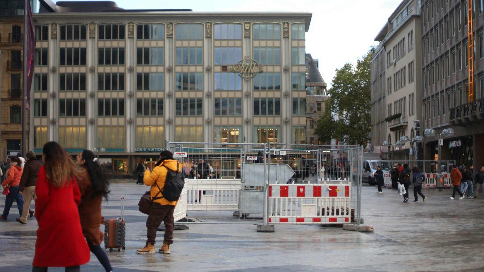 Die Stadt führt weitere Arbeiten im Vorfeld der Betonsanierung der Tiefgarage am Dom durch.