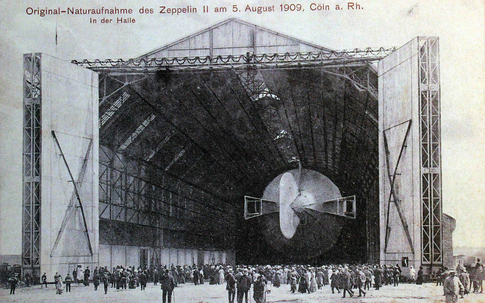 In Bickendorf wurde 1909 eine gigantische Garage für Luftschiffe gebaut.