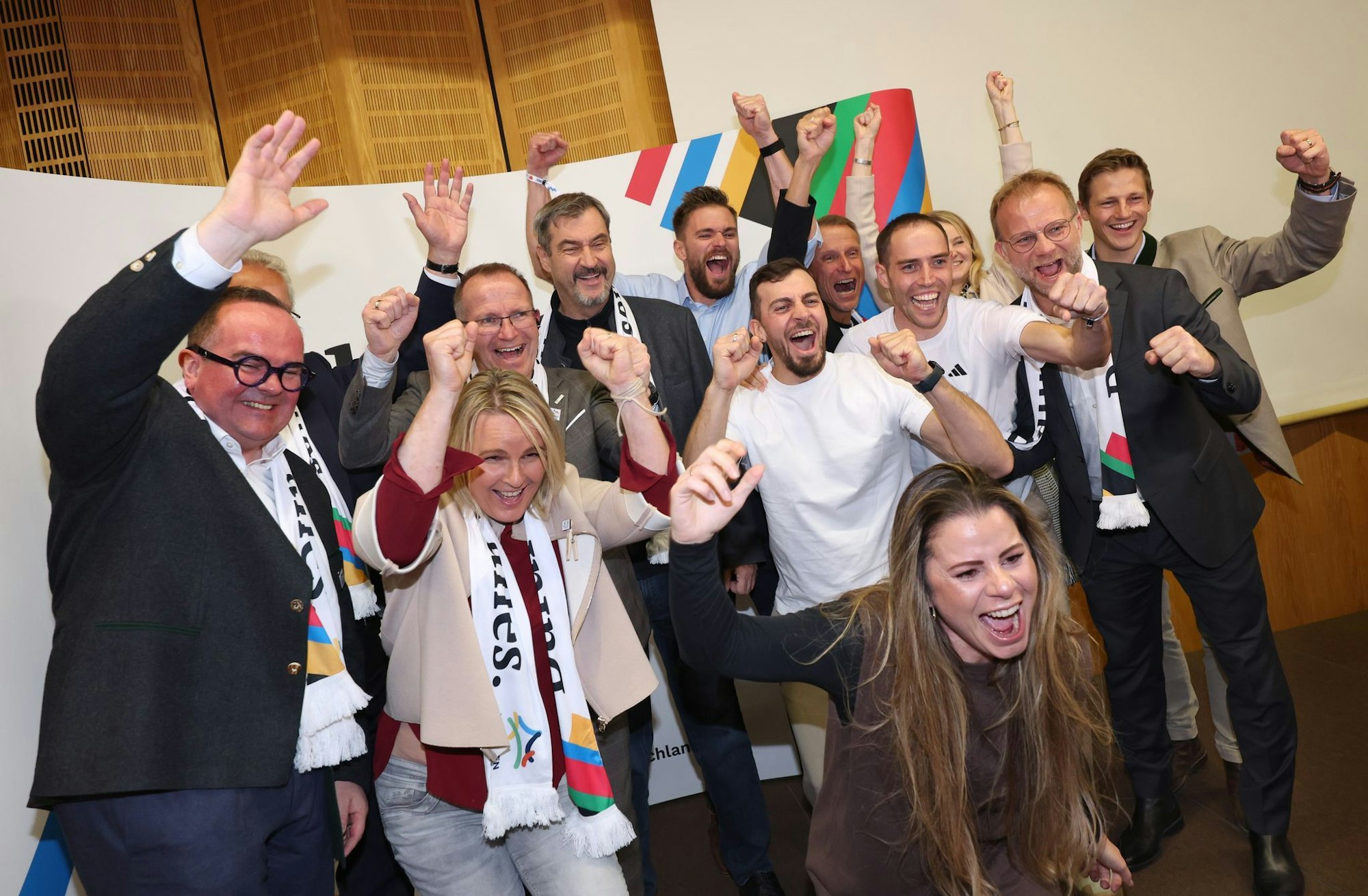 Jubel nach einem klaren Votum: Die Befürworter freuen sich über das Ja zur Münchner Olympia-Bewerbung.