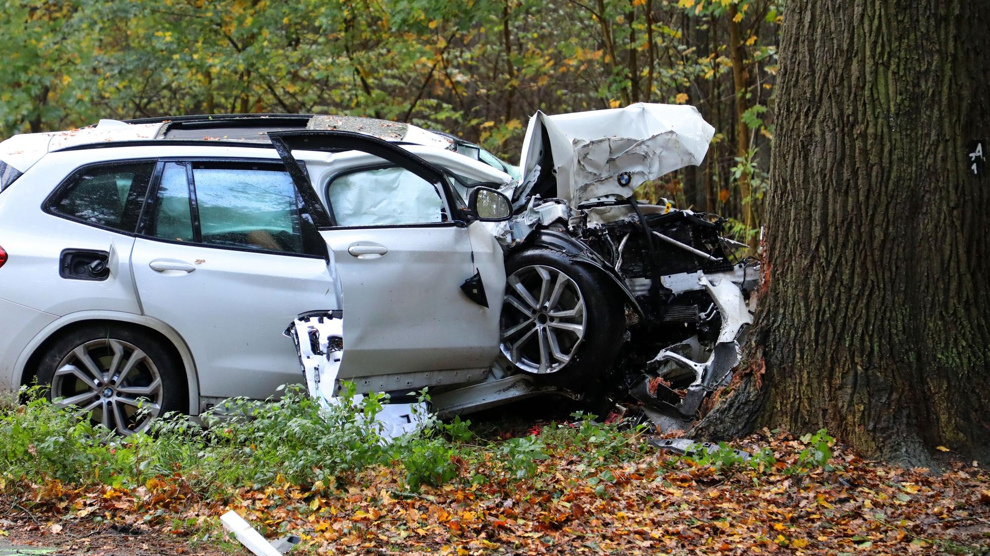 Das Fahrzeug wurde bei dem Unfall in Rösrath erheblich beschädigt.