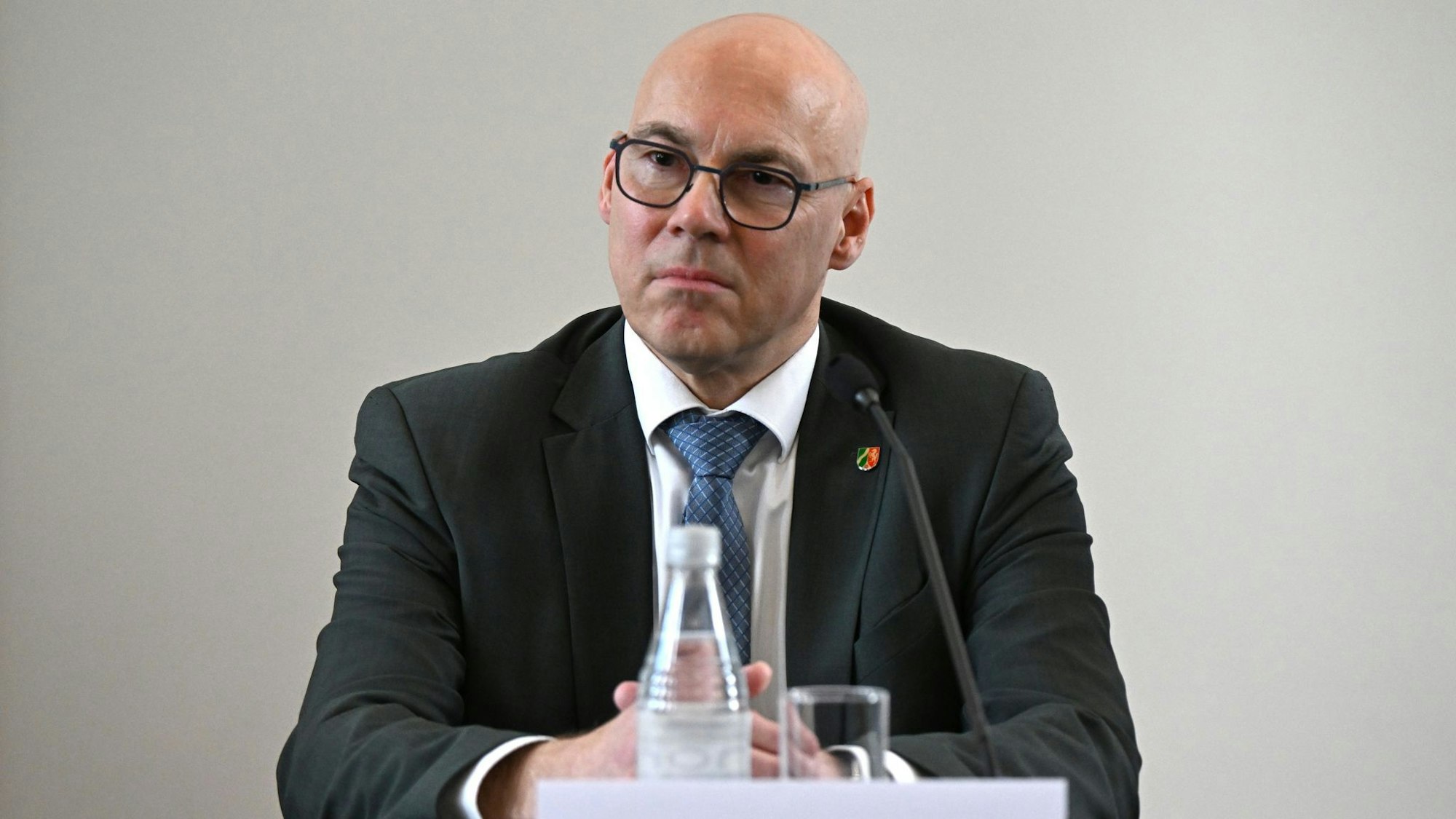 Mit den Waffen hätten Kriminelle verheerende Verbrechen verüben können, sagt Oberstaatsanwalt Wolf-Tilman Baumert.