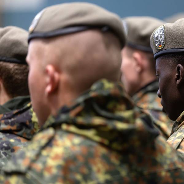 Thüringen: Soldaten des Heimatschutzregiments 5 der Bundeswehr bei einem öffentlichen Regimentsappell. Die Bundeswehr braucht mehr Personal – kommt der Wehrdienst zurück?