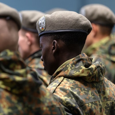 Thüringen: Soldaten des Heimatschutzregiments 5 der Bundeswehr bei einem öffentlichen Regimentsappell. Die Bundeswehr braucht mehr Personal – kommt der Wehrdienst zurück?