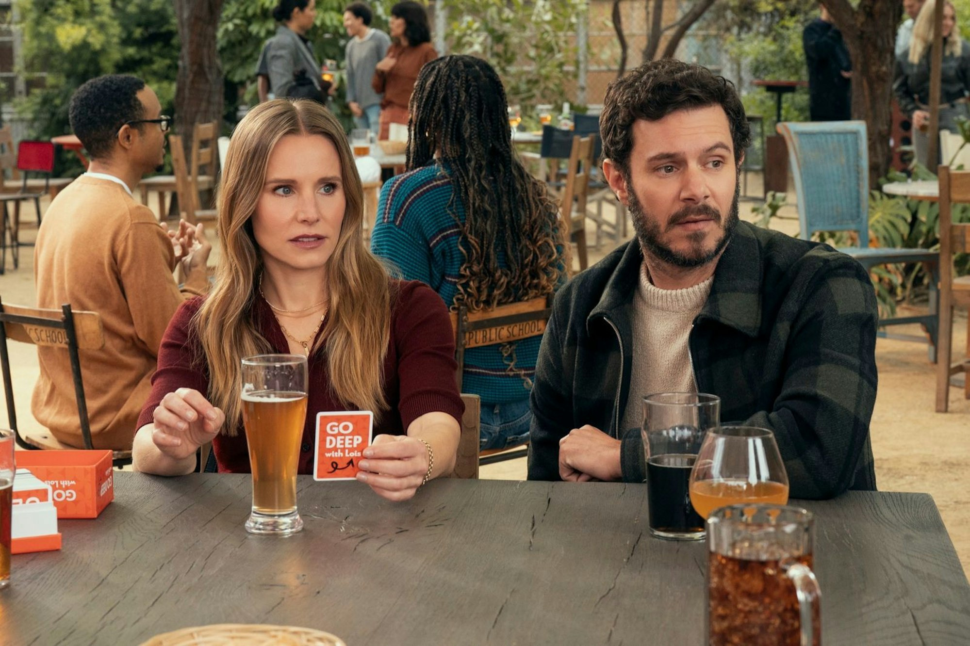 Übersteht die Liebe von Joanne (Kristen Bell) und Noah (Adam Brody) die Herausforderungen des Alltags? (Bild: © 2025 Netflix, Inc. / Erin Simkin)