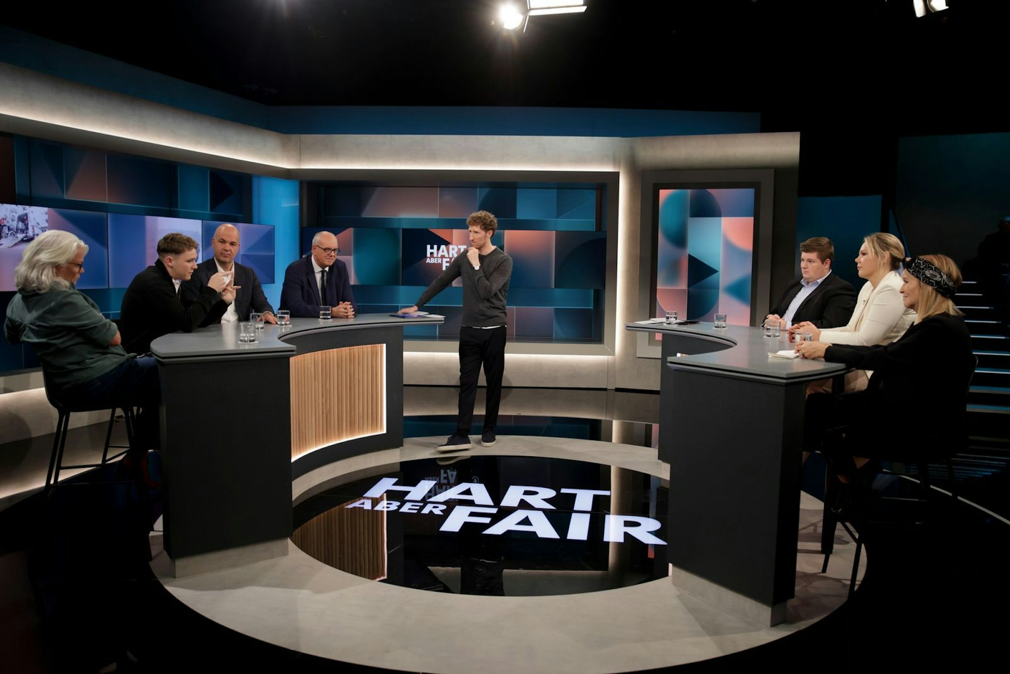 Am Montagabend war das Thema bei „Hart aber fair“: „Aufstand der Jungen: Wird die Rente unbezahlbar?“ (Bild: WDR/ Dirk Borm)