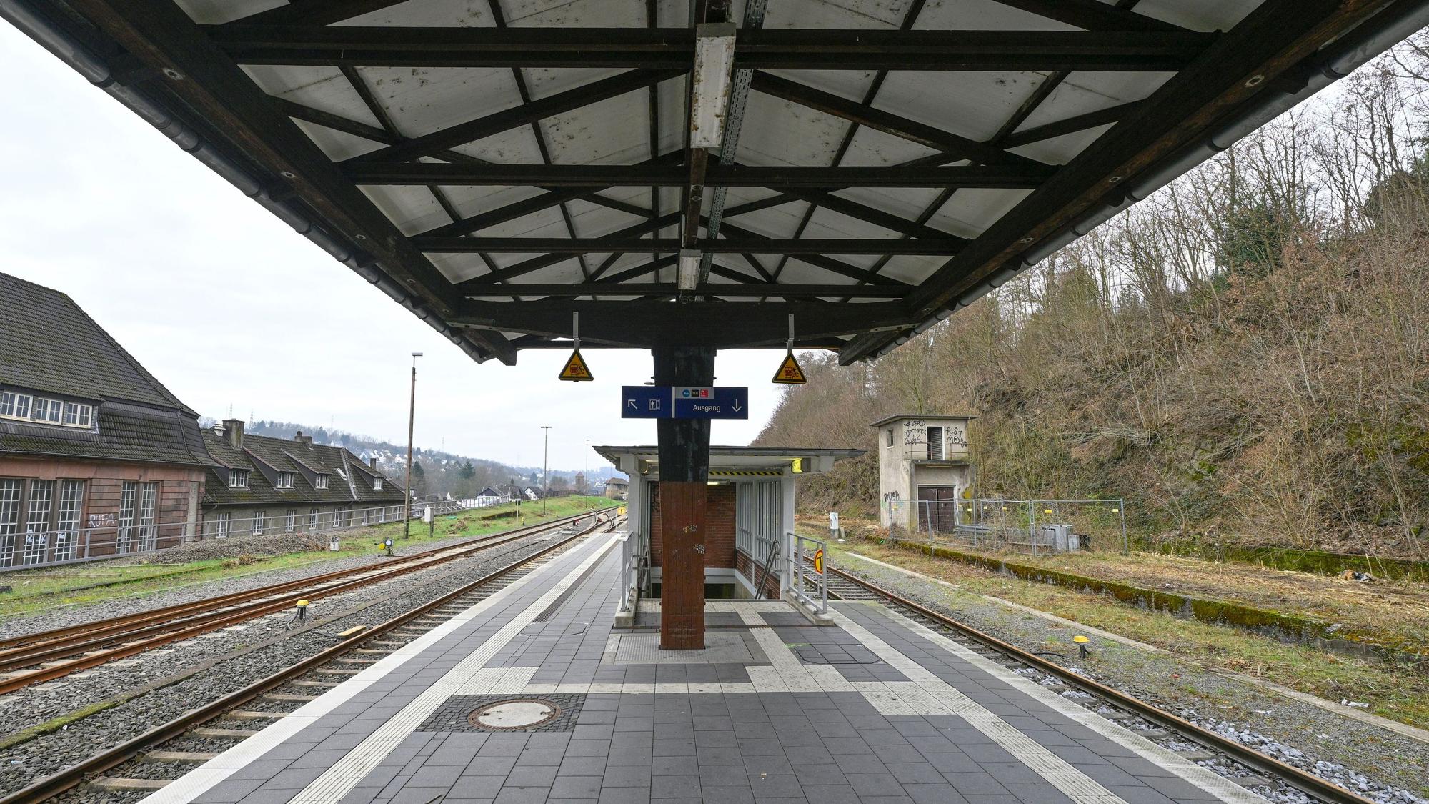 Das Bild zigt den Bahnhof in Gummersbach-Dieringhausen wird es während der Pause im Frühjahr und Sommer nächsten Jahres nicht weitergehen Richtung Köln.