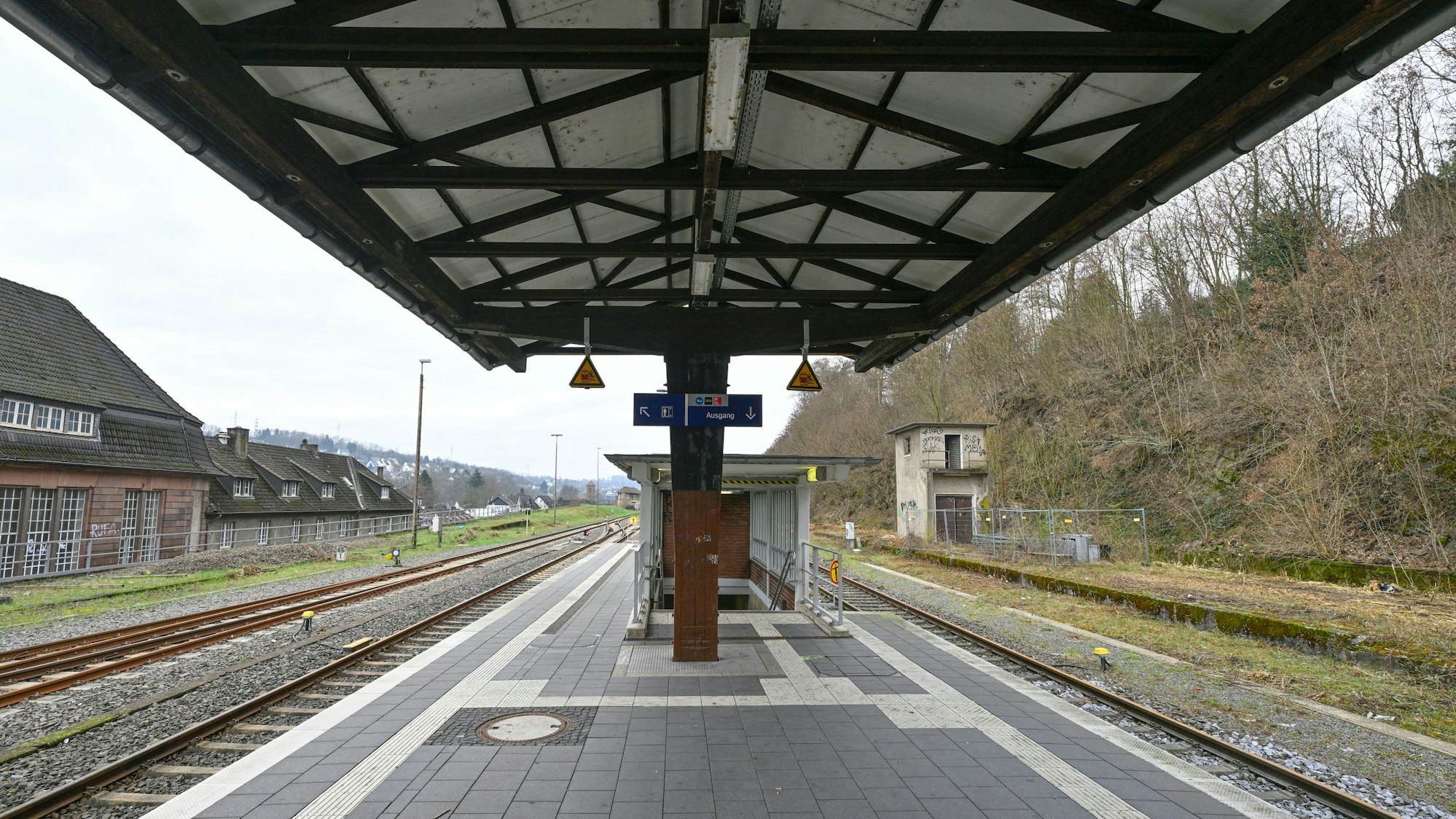 Das Bild zigt den Bahnhof in Gummersbach-Dieringhausen wird es während der Pause im Frühjahr und Sommer nächsten Jahres nicht weitergehen Richtung Köln.