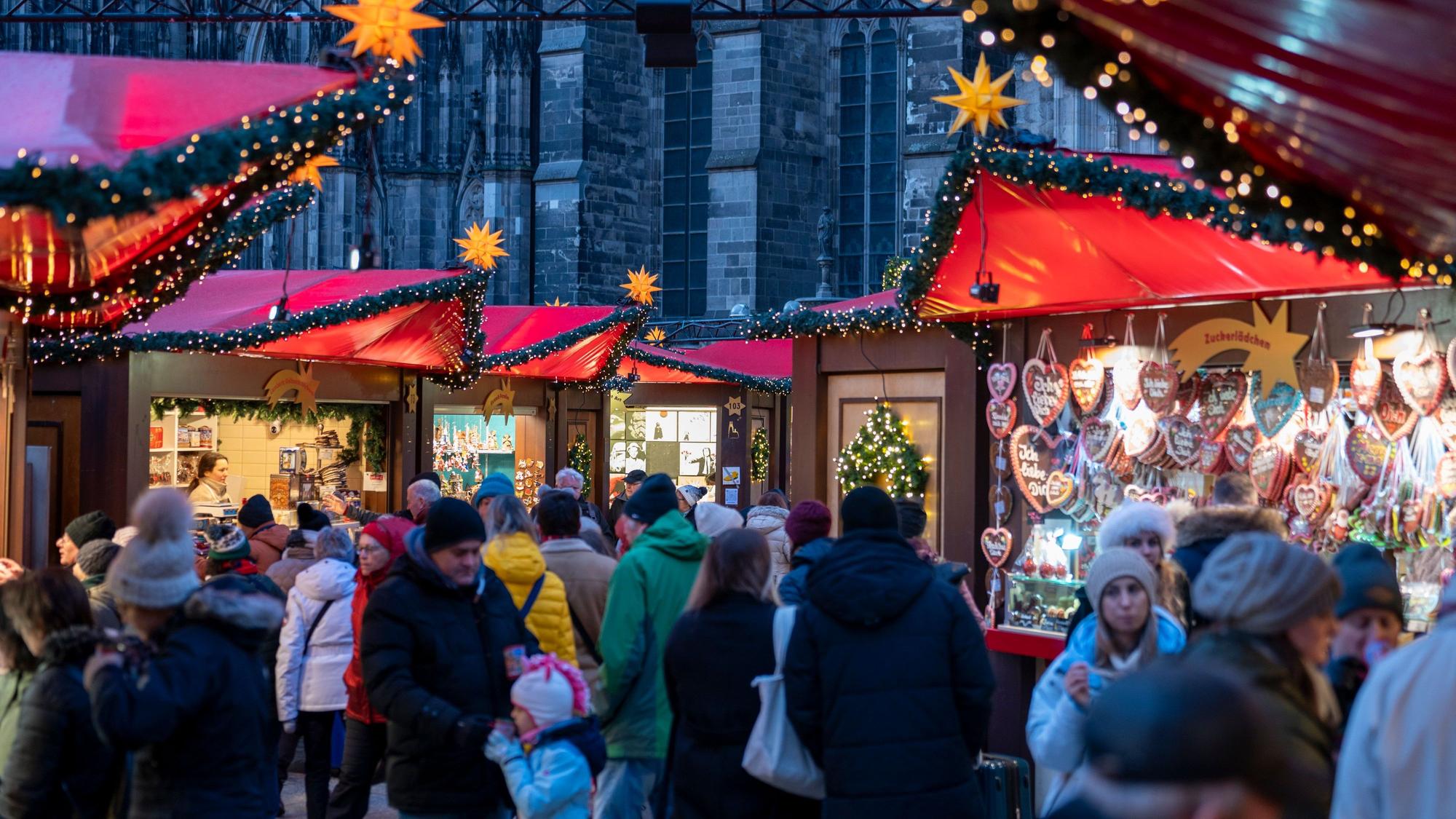 Der Weihnachtsmarkt am Kölner Dom.