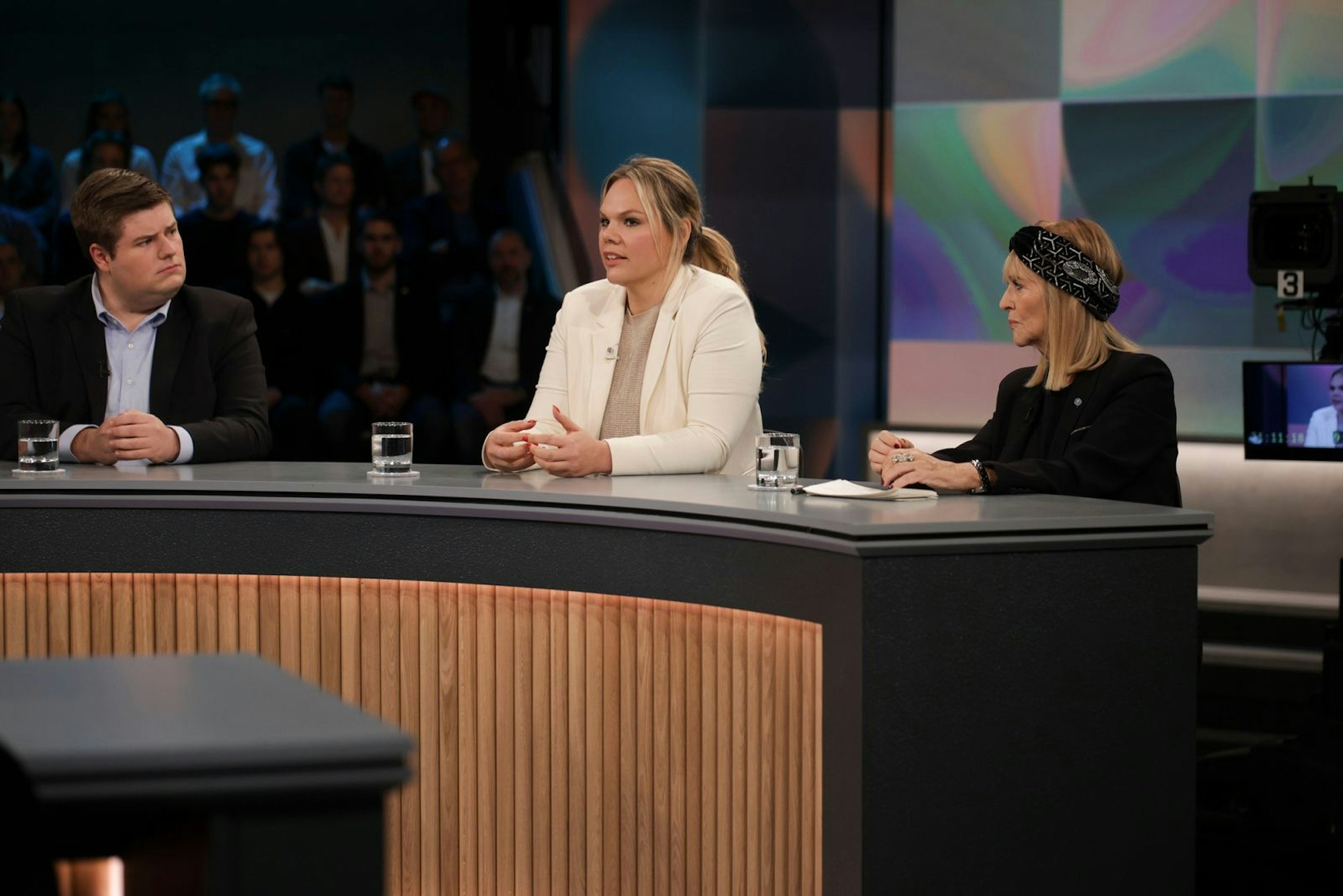 Clara Hunnenberg führt einen Handwerksbetrieb für Bodenbeläge. Sie betont: Mit neuen Personen, die eine Aktivrente beziehen, sei ihr nicht geholfen.  (Bild: WDR/ Dirk Borm)