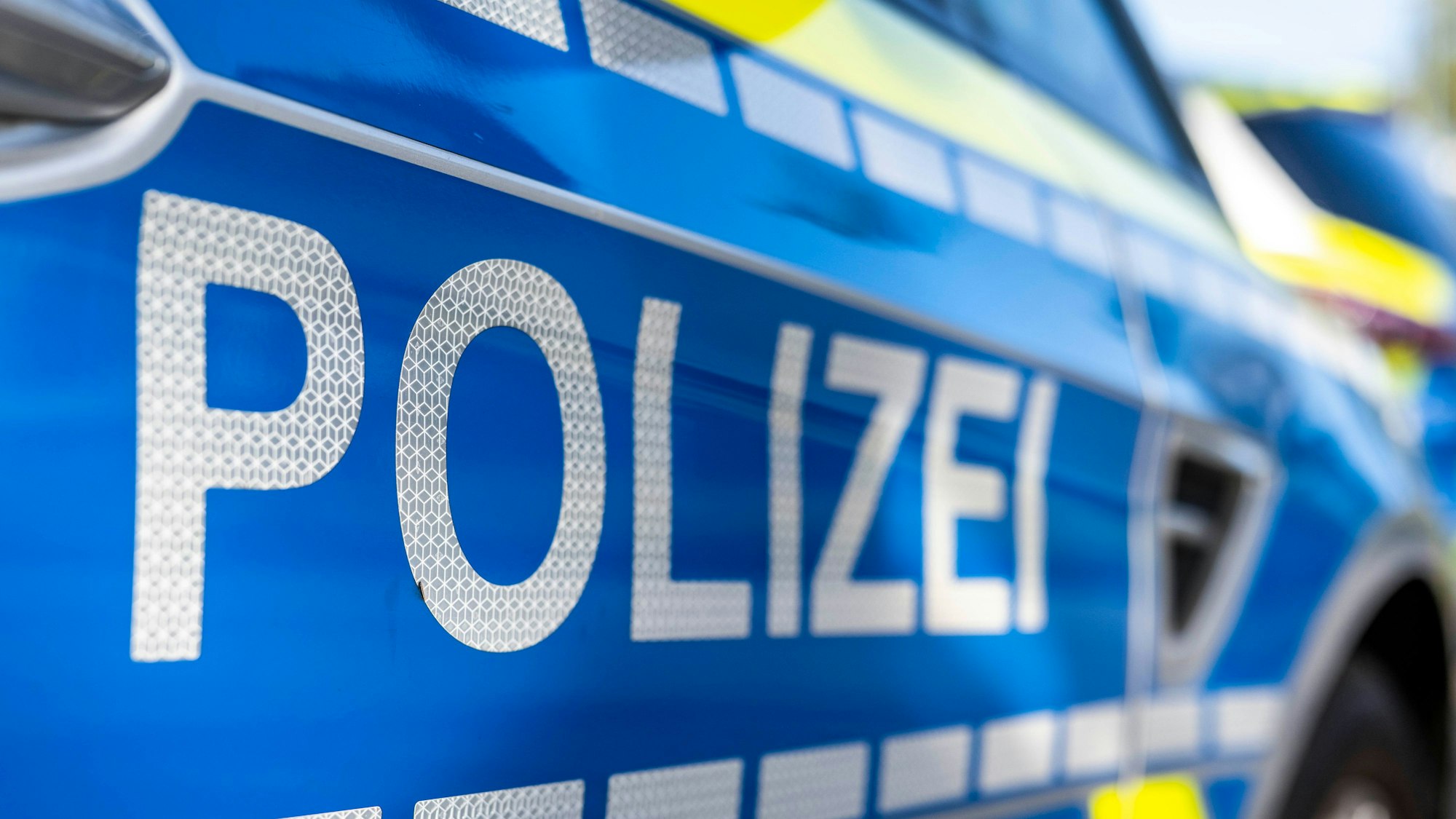 Zwei unbekannte Männer haben am Montagabend eine Tankstelle im Dünweg in Burscheid ausgeraubt.