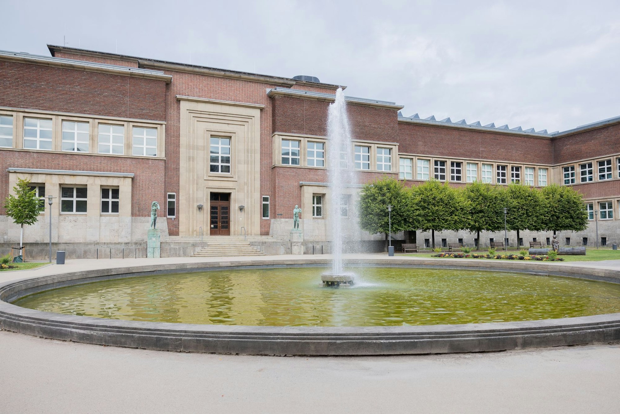 Wie riecht der Wald, der Krieg oder der Weltraum? Das kann im Kunstpalast Düsseldorf erschnuppert werden. (Archivbild)