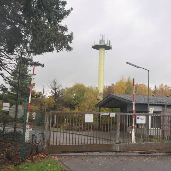 Das Foto zeigt den Zutrittsbereich der Kaserne Mohrenbach bei Reichshof-Wildbergerhütte.