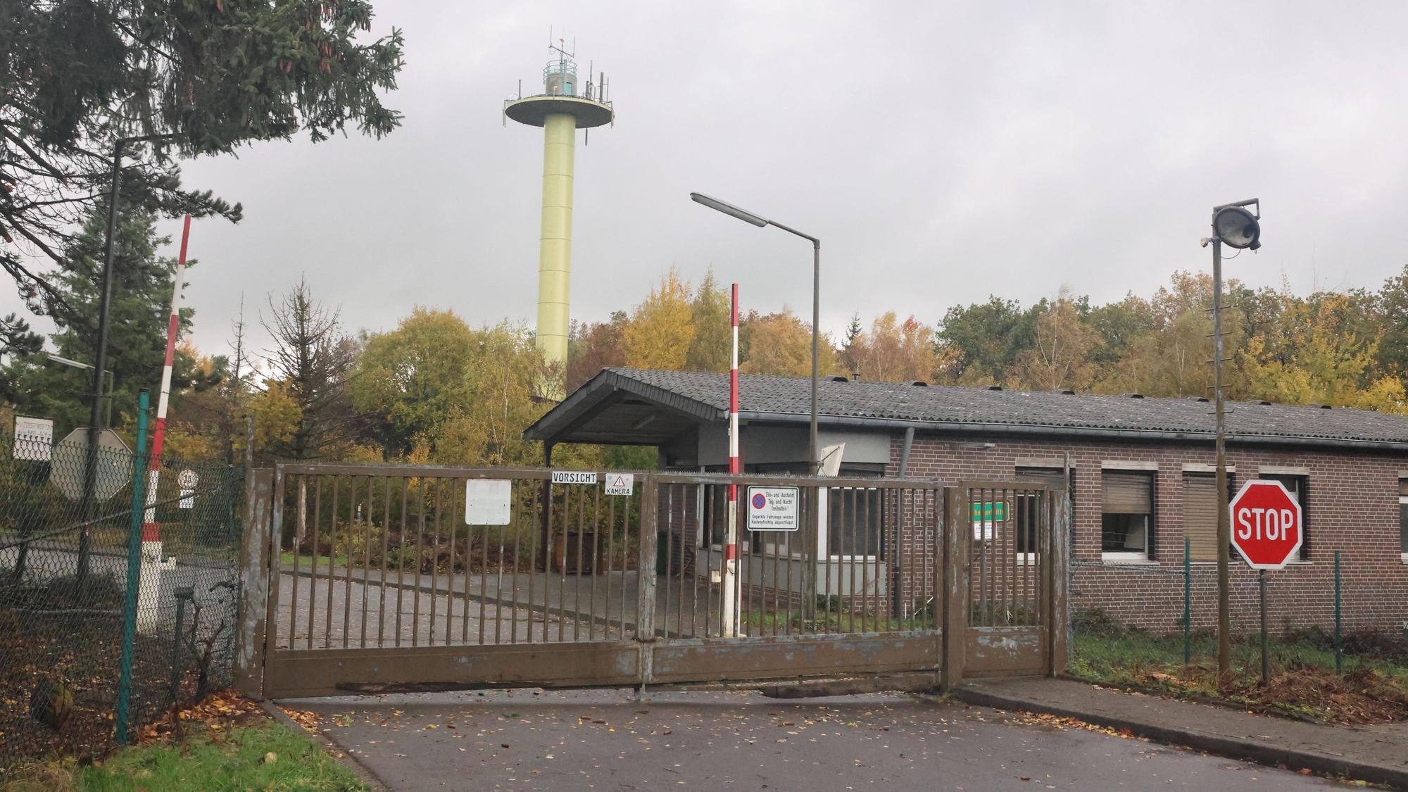 Das Bild zeigt den Zugangsbereich zur ehemaligen Kaserne.