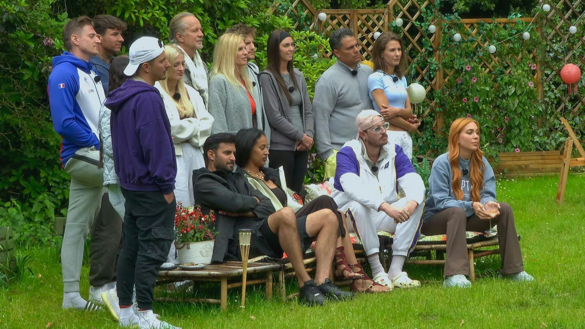 Wer ist safe? Die Gruppe ist gespannt ...  (Bild: RTL)