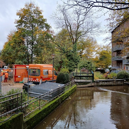 Integriertes städtebauliches Entwicklungskonzept (ISEK) für Siegburg, Aufwertung des Mühlengrabens, Terrasse mit Sitzgelegenheiten am Kreishaus
