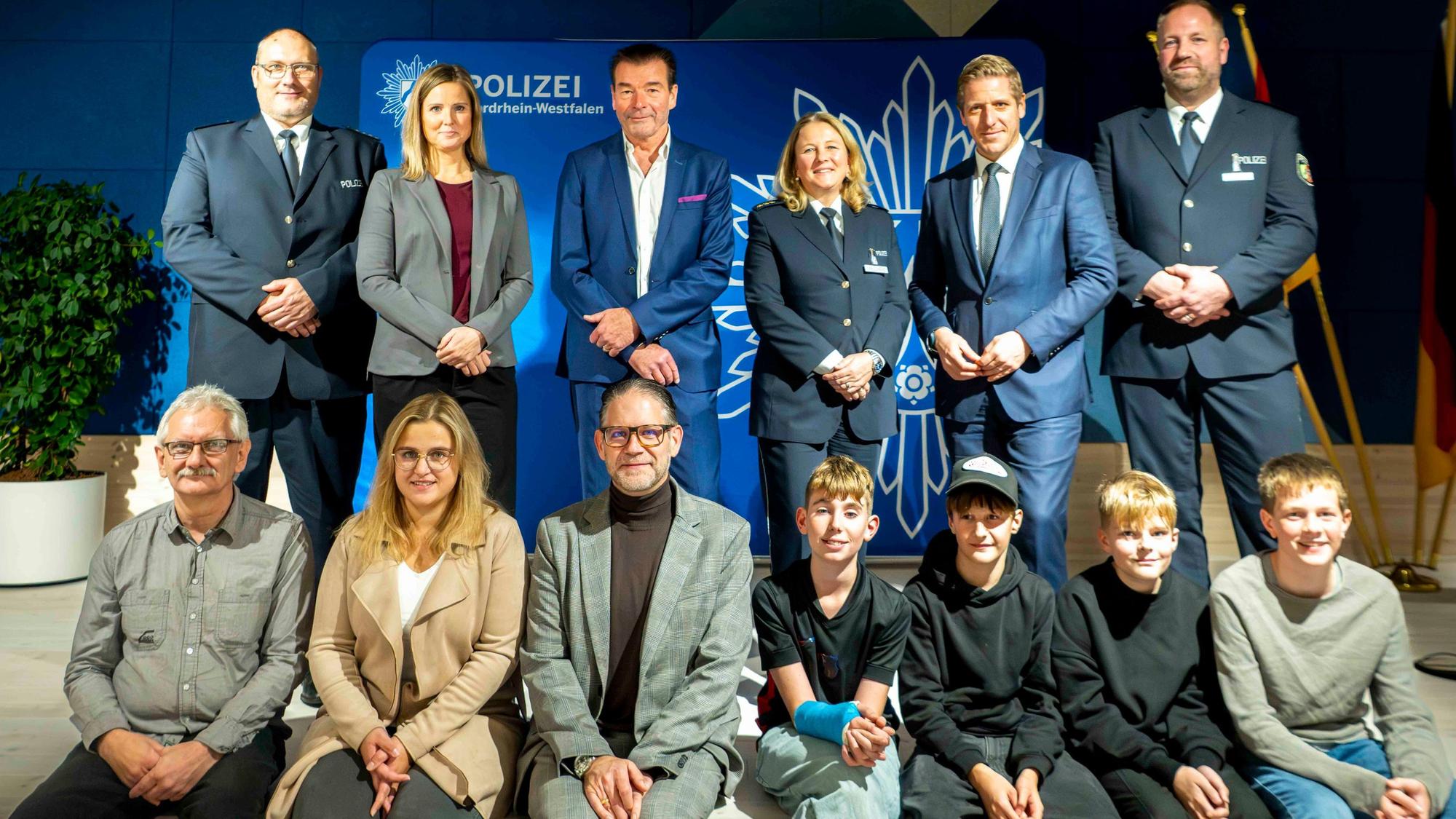 In der Ideenfabrik in der Alten Tuchfabrik verlieh die Euskirchener Polizei ihren Zivilcouragepreis. Ausgezeichnet wurden zehn Preisträger in fünf Fällen, die für Aufsehen gesorgt hatten.