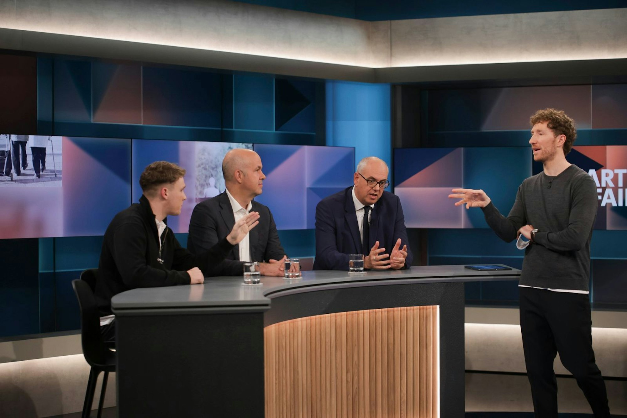 „Ich bin nicht die Generation Nörgeln oder die Generation Waschlappen, ich will etwas leisten“, räumte Quentin Gärtner (links) bei „Hart aber fair“ am Montag mit einem Vorurteil auf.  (Bild: WDR/ Dirk Borm)