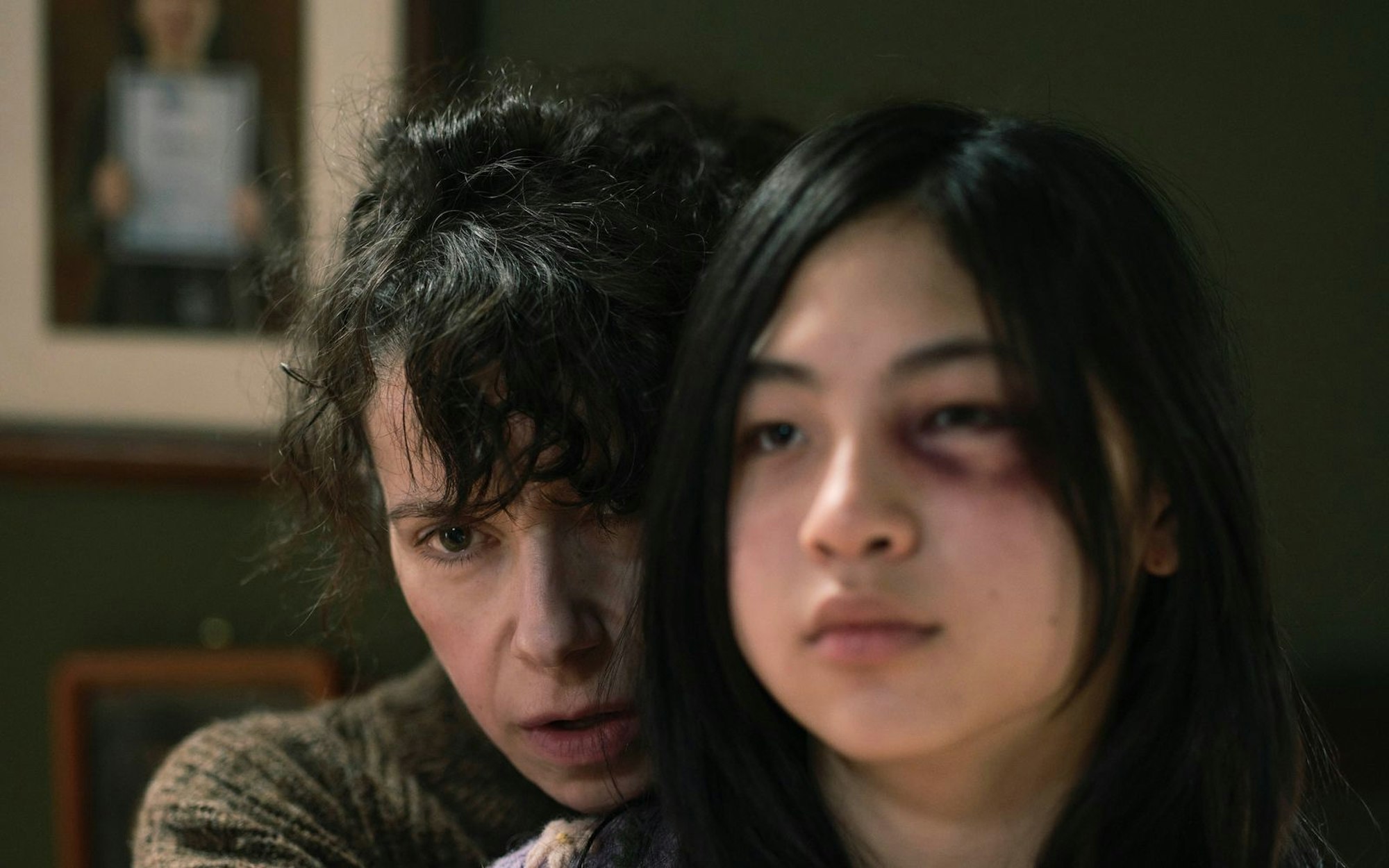 Was hat Laura (Sally Hawkins, links) mit ihrer Pflegetochter Piper (Sora Wong) vor?  (Bild: Sony Pictures/www.ingvarkenne.com)