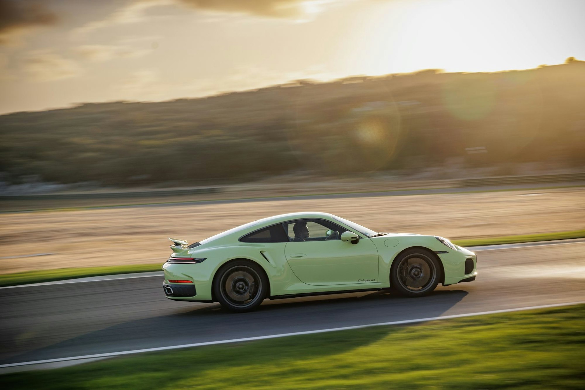 Von 0 auf 100 km/h in nur 2,5 Sekunden: Porsche präsentiert mit dem neuen 911 Turbo S das bislang stärkste Serienmodell der Baureihe.