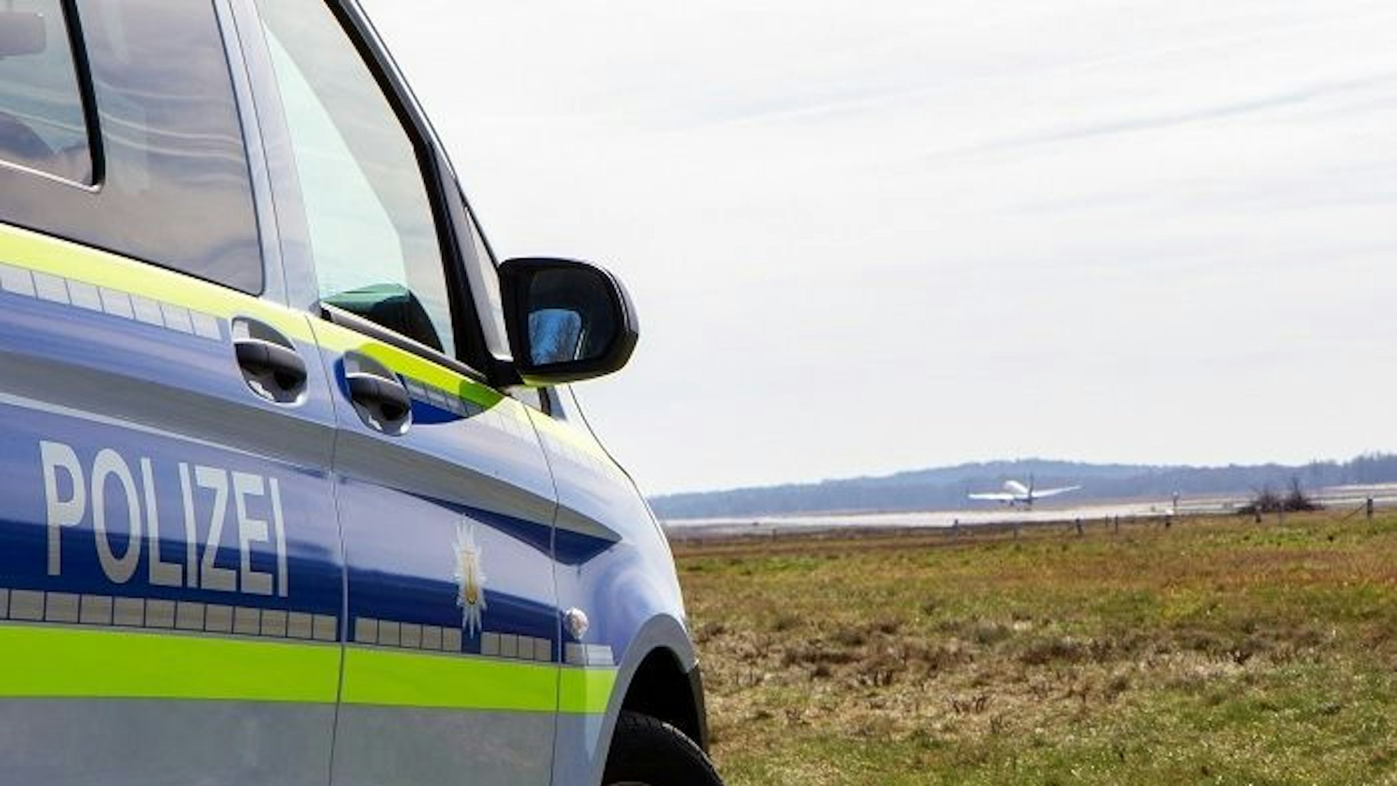 Ein Flugzeug der Bundespolizei auf dem Rollfeld. (Symbolbild)