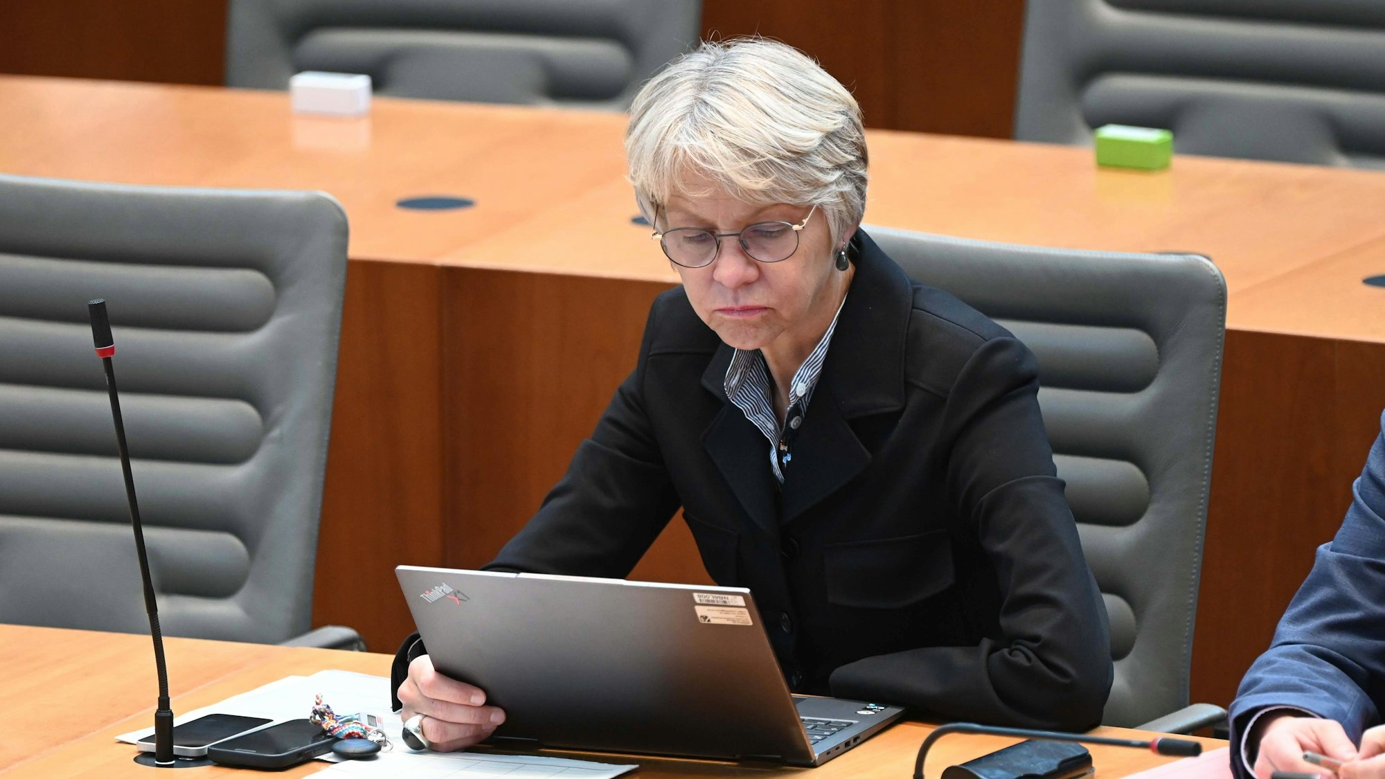 Dorothee Feller (CDU), Ministerin für Schule und Bildung, im Landtag