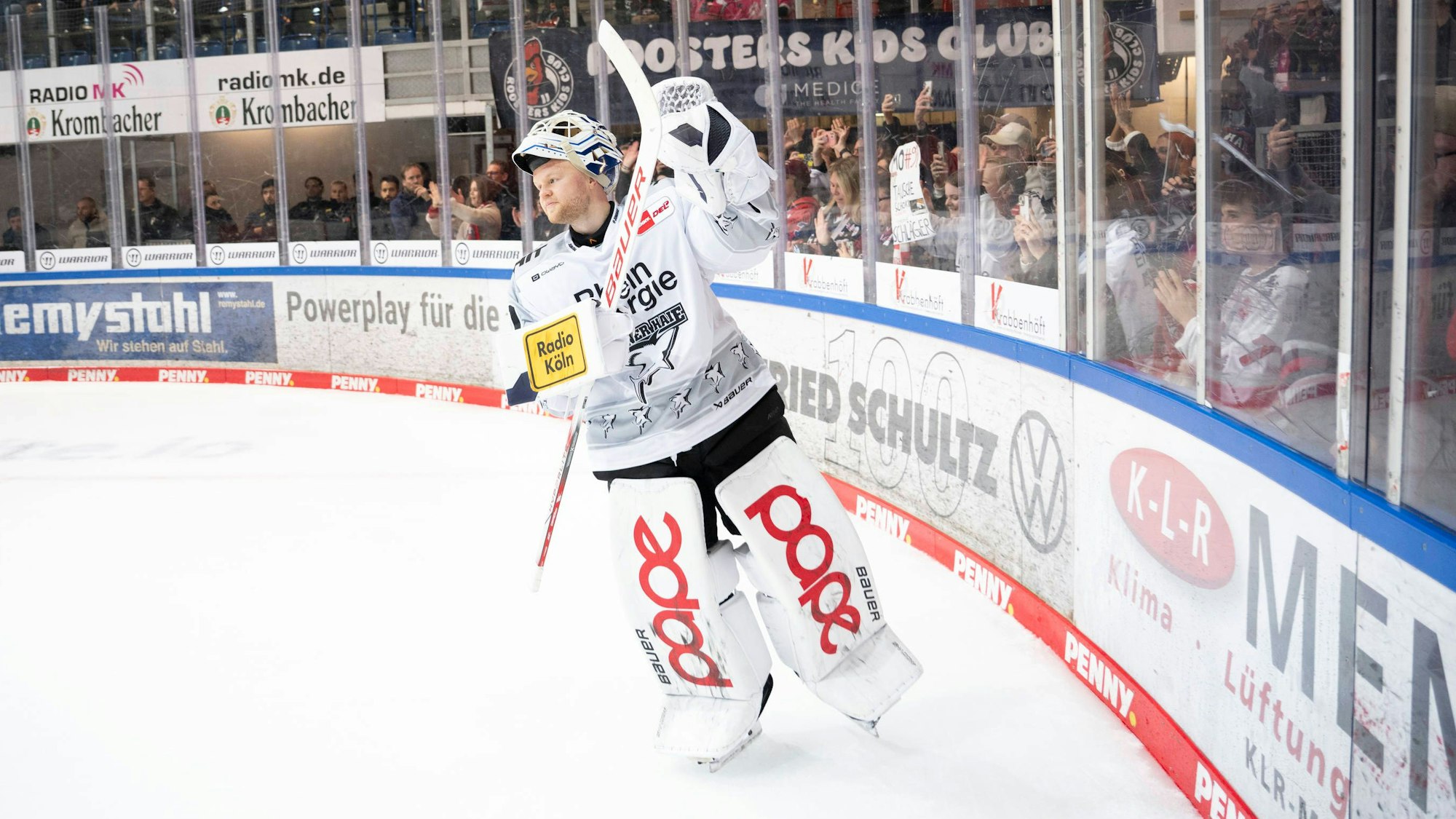 PENNY DEL 1 Iserlohn Roosters - Kölner Haie Iserlohn, 28.10.2025 Janne Juvonen Kölner Haie, Torwart, 30 PENNY DEL 1 Iserlohn Roosters - Kölner Haie am 28.10.2025 in der Eissporthalle Iserlohn in Iserlohn Deutschland. *** PENNY DEL 1 Iserlohn Roosters Kölner Haie Iserlohn, 28 10 2025 Janne Juvonen Kölner Haie, Goalkeeper, 30 PENNY DEL 1 Iserlohn Roosters Kölner Haie on 28 10 2025 at the Eissporthalle Iserlohn in Iserlohn Germany Copyright: xBEAUTIFULxSPORTS/AndreasxDickx
