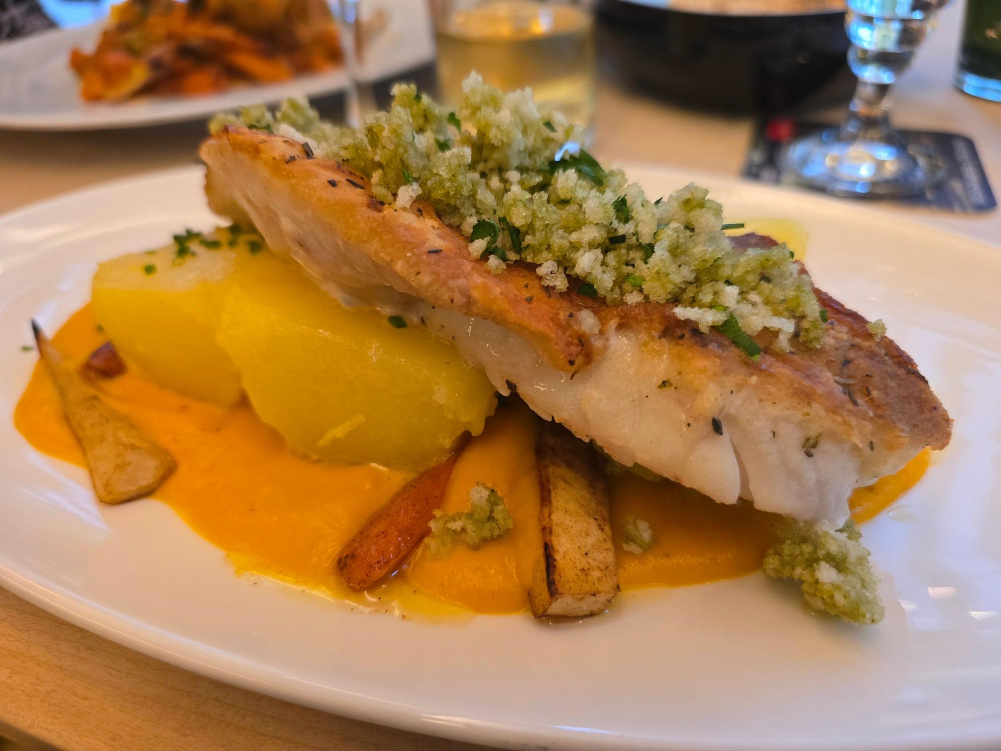Rotbarschfilet mit Kräuter-Crunch