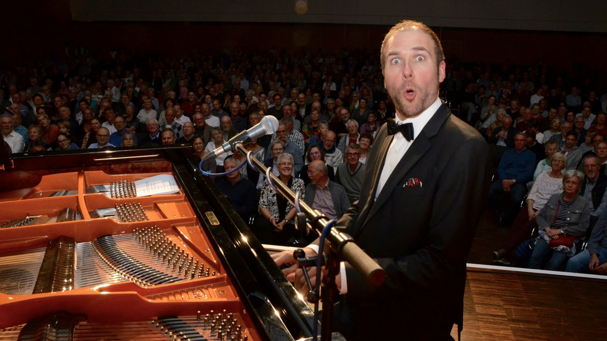 Boogienight in Siegburg.
Gastgeber Stefan Ulbricht zeigte sich als gutgelaunter Gastgeber und virtuoser Musiker