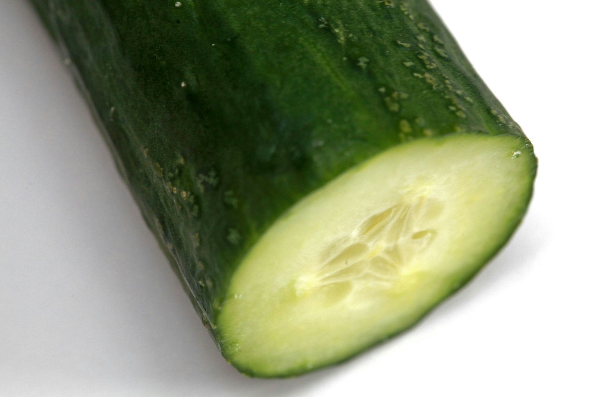 Der Vater der Frau nahm das Paket mit der Gurke an und bezahlte. (Symbolbild)