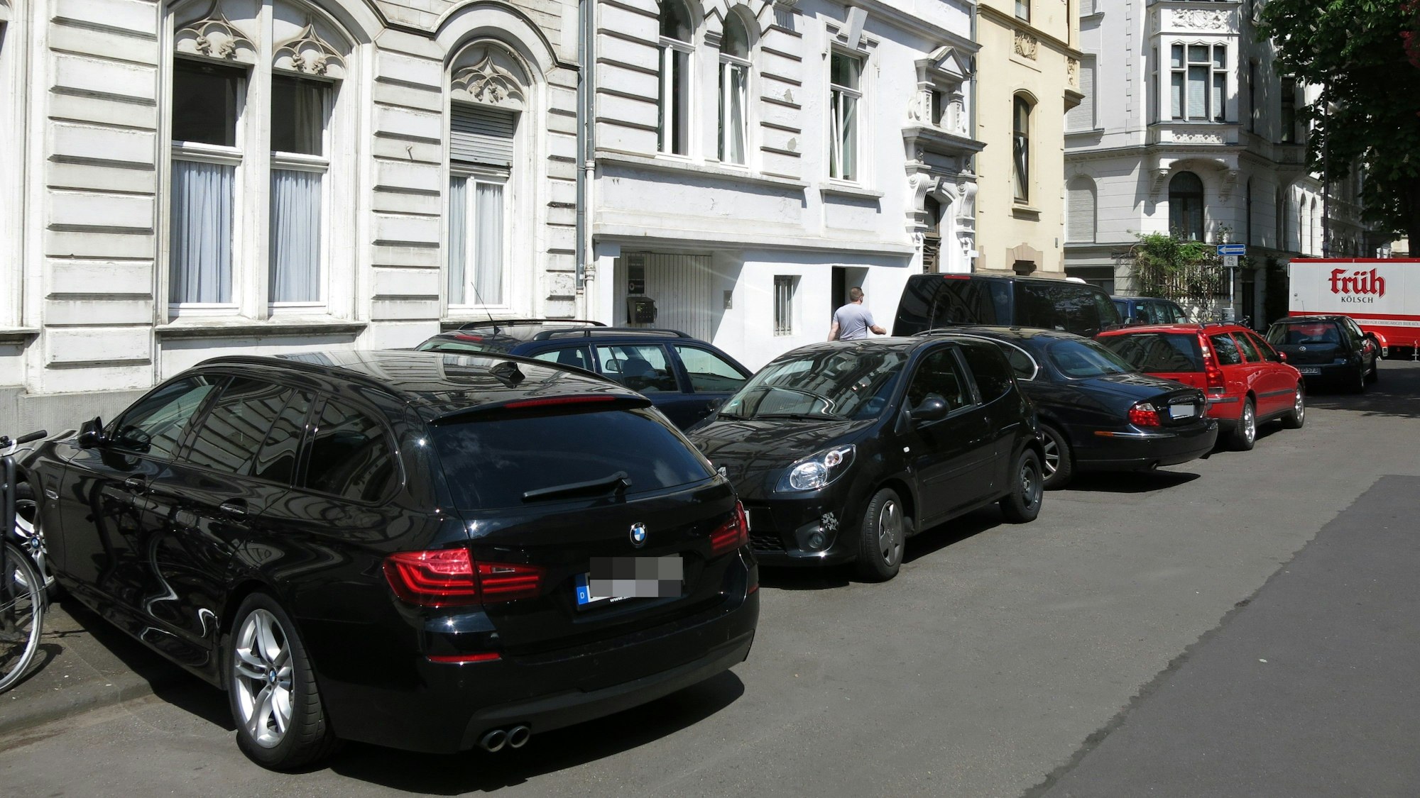Der Parkdruck ist hoch: Manchmal ist es in der Everhardstraße schwierig, „legal und regelkonform“ zu parken. (Archivbild)